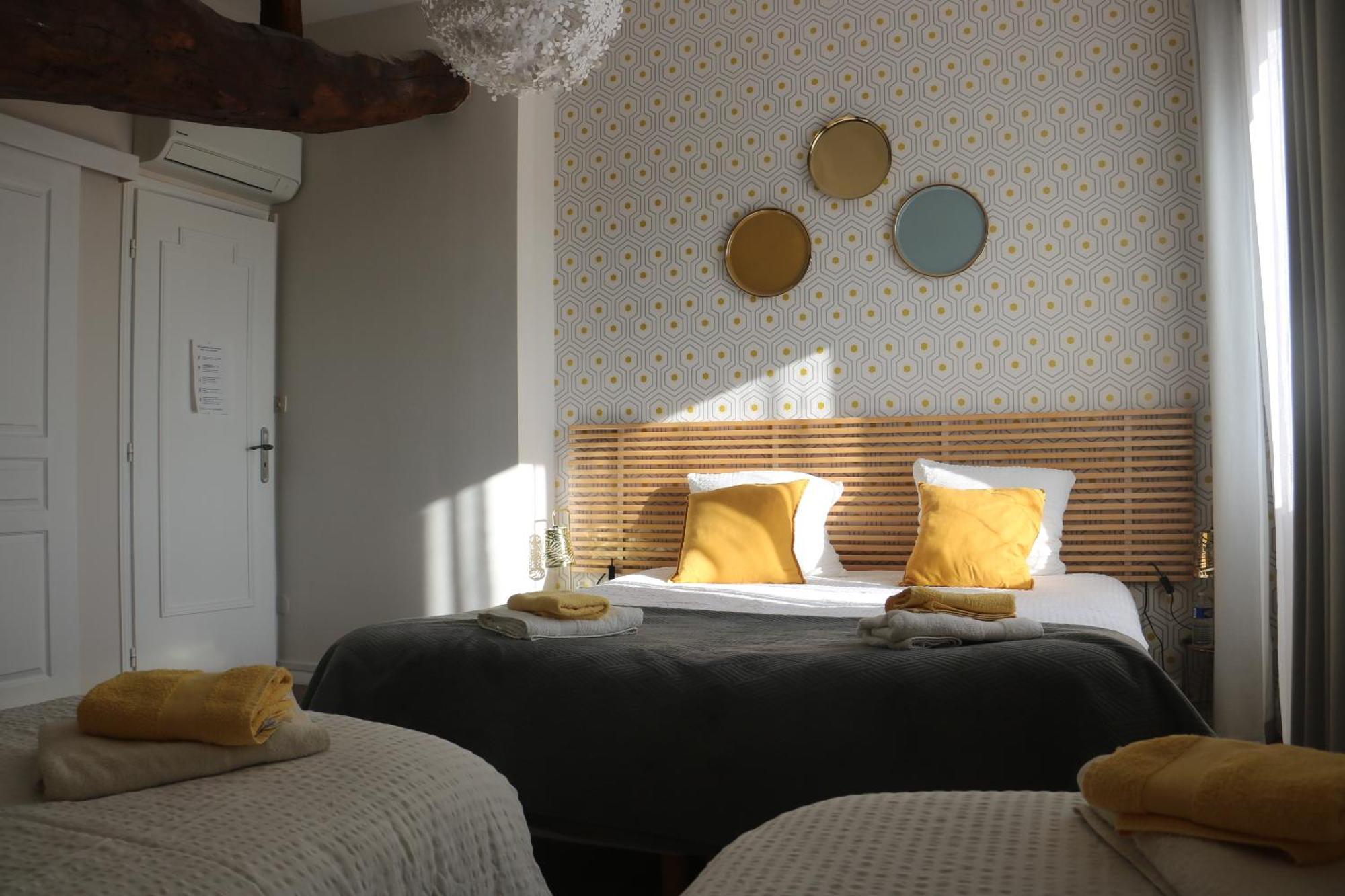 "Les Peyres" Hotel Lamothe-Landerron Bagian luar foto