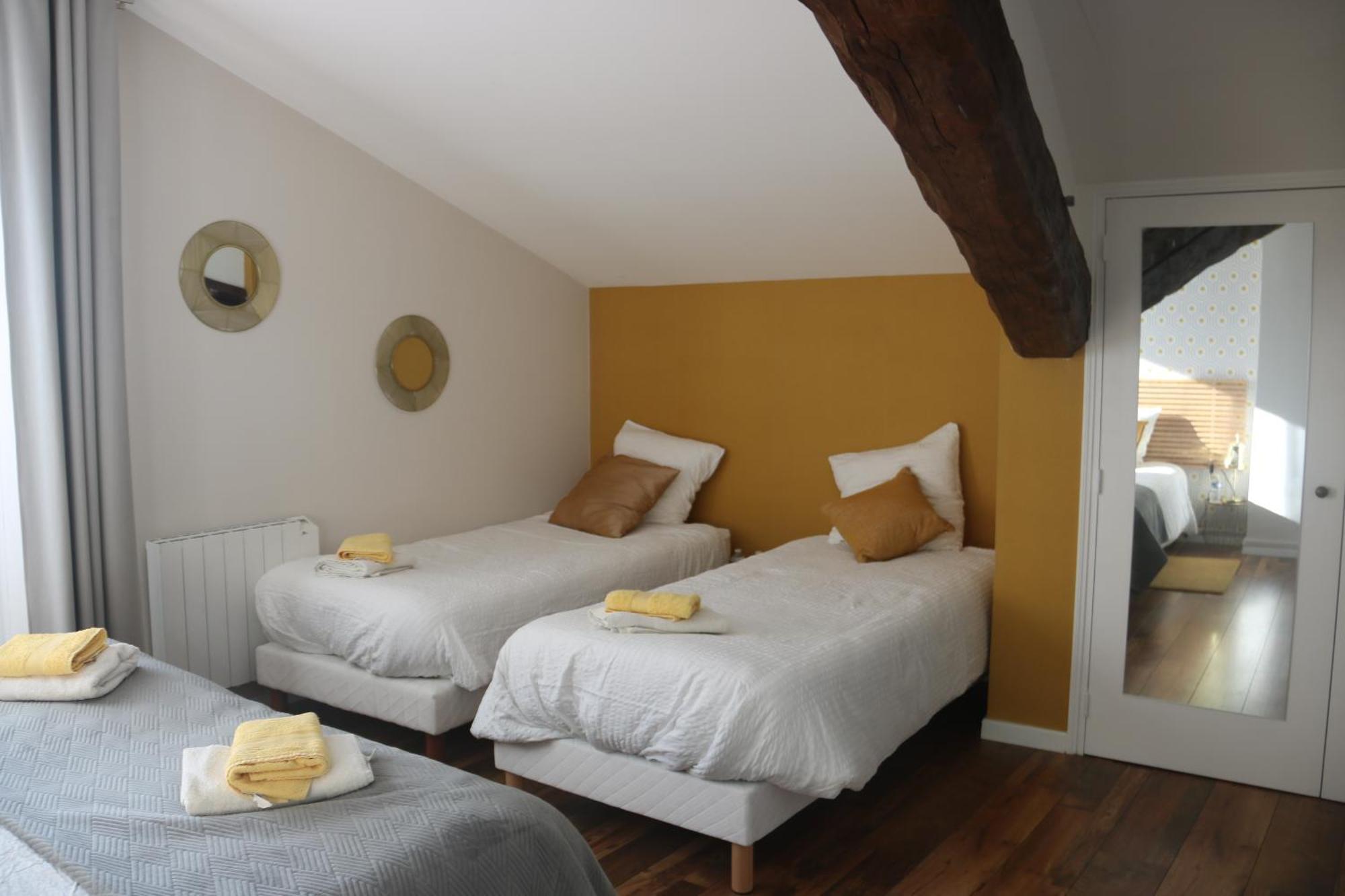"Les Peyres" Hotel Lamothe-Landerron Bagian luar foto