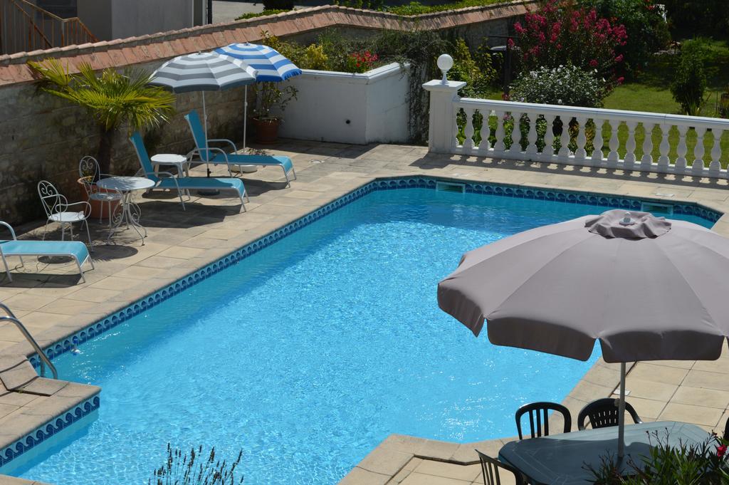 "Les Peyres" Hotel Lamothe-Landerron Ruang foto