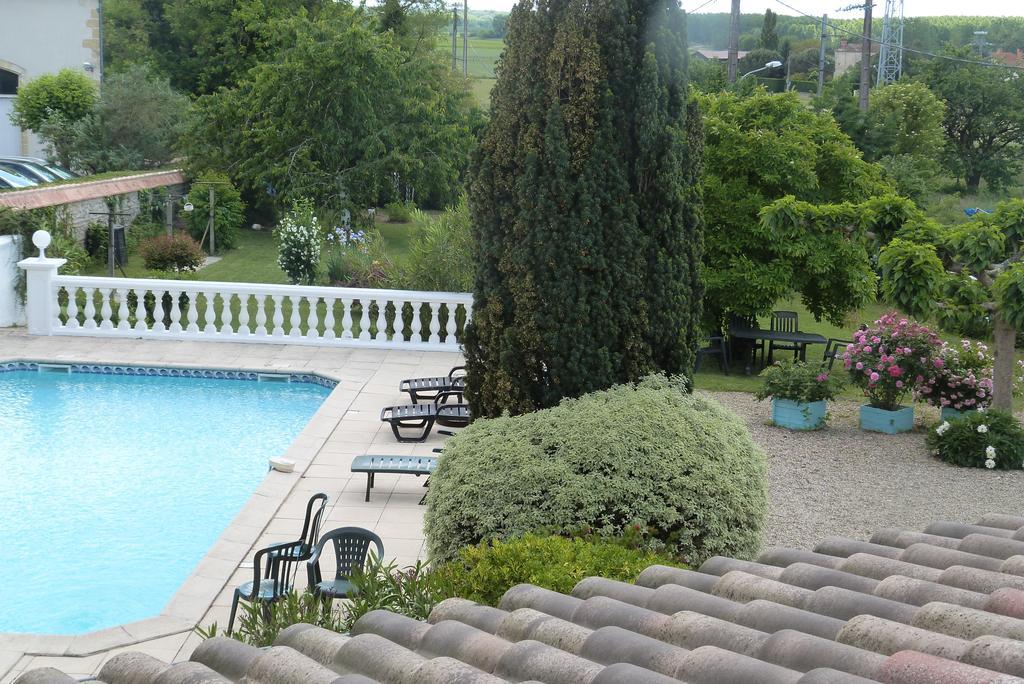 "Les Peyres" Hotel Lamothe-Landerron Ruang foto